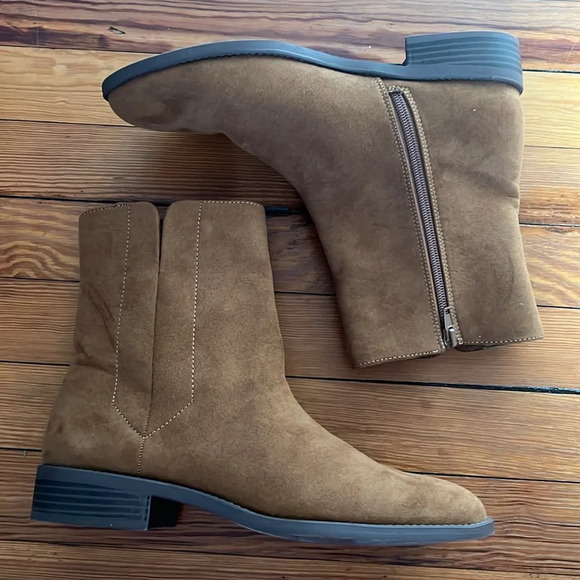 LOFT Cognac Brown Lug Sole Classic Cool Chelsea Boots with Zip Closure - Picture 5 of 10